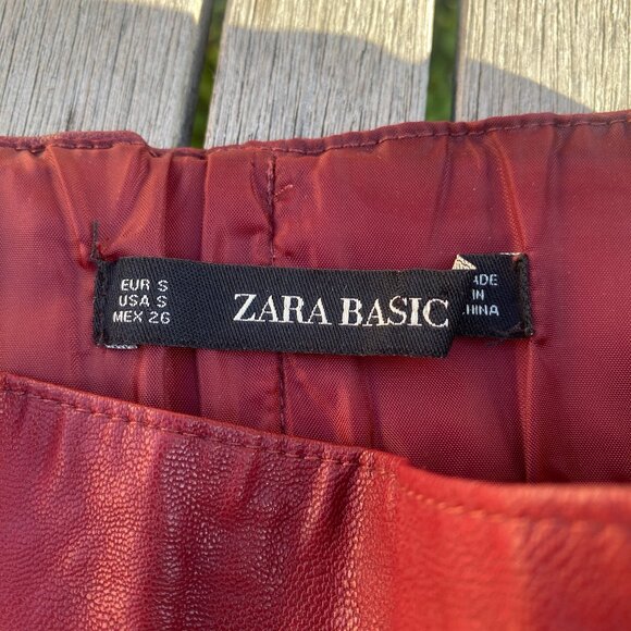Zara Basic Faux Leather Mini Skirt — Vegan Leather (M) - Picture 7 of 7